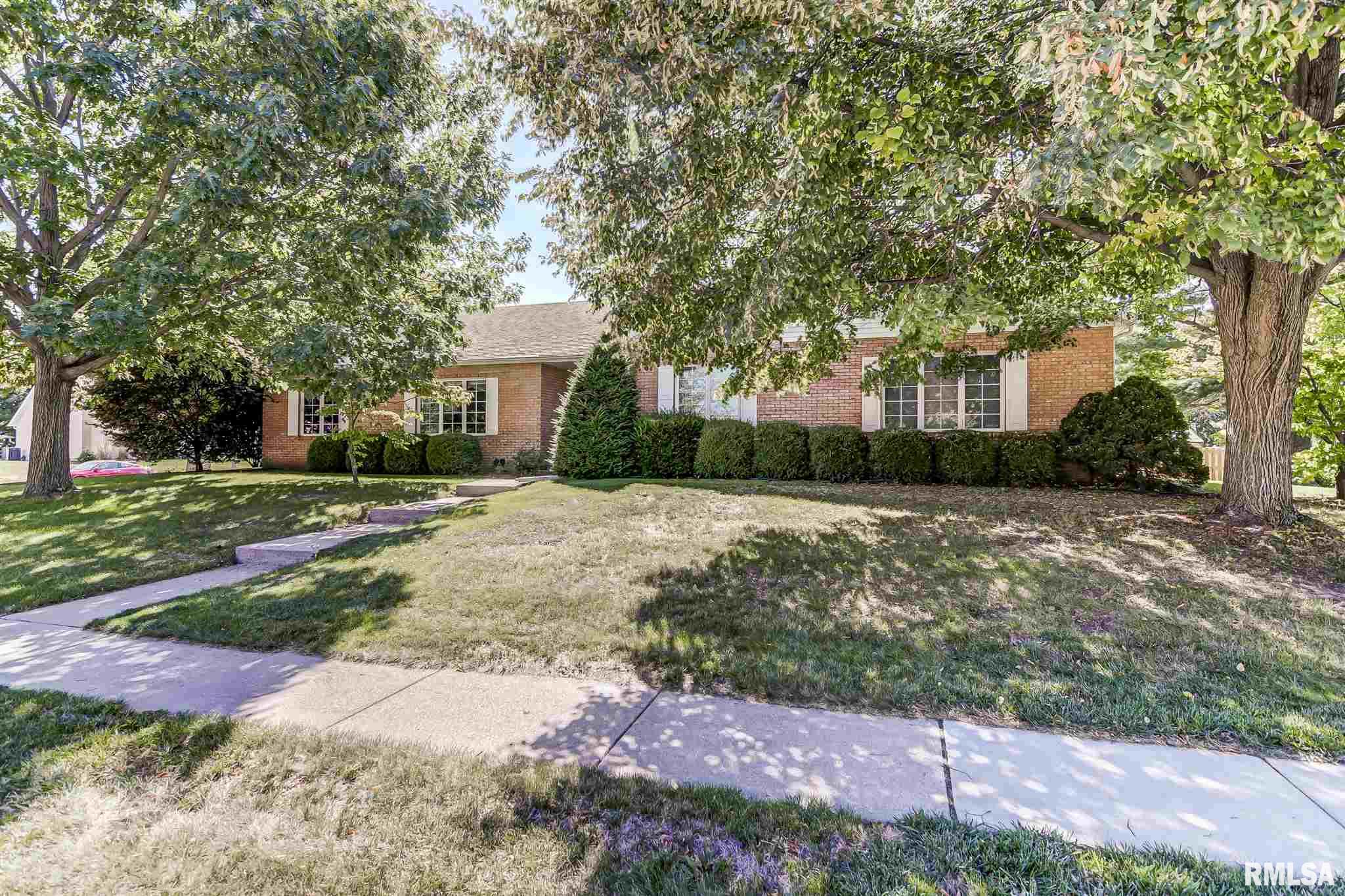 329 Golf Road Springfield, IL 62704 - Photo 3 of 45