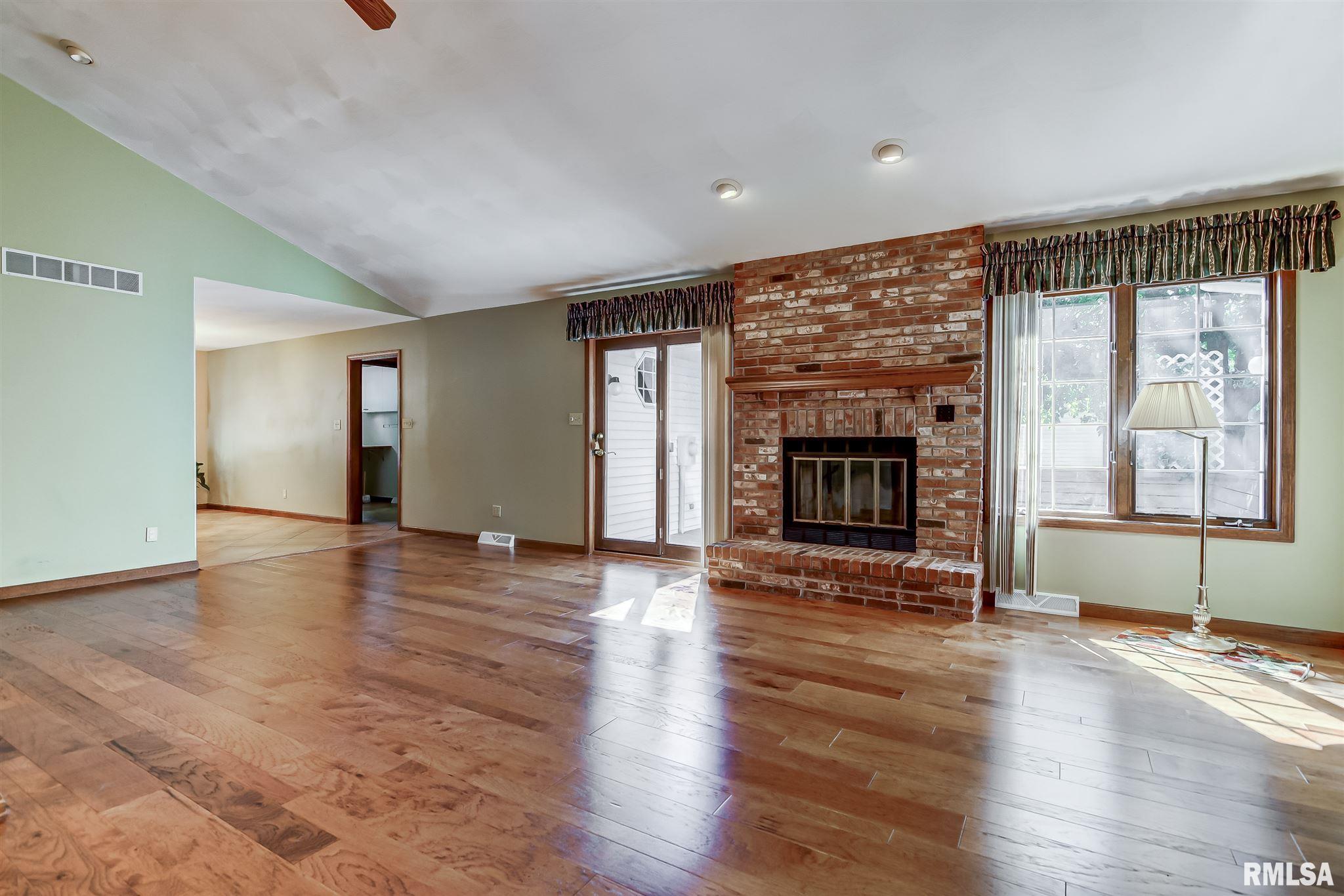 329 Golf Road Springfield, IL 62704 - Photo 8 of 45