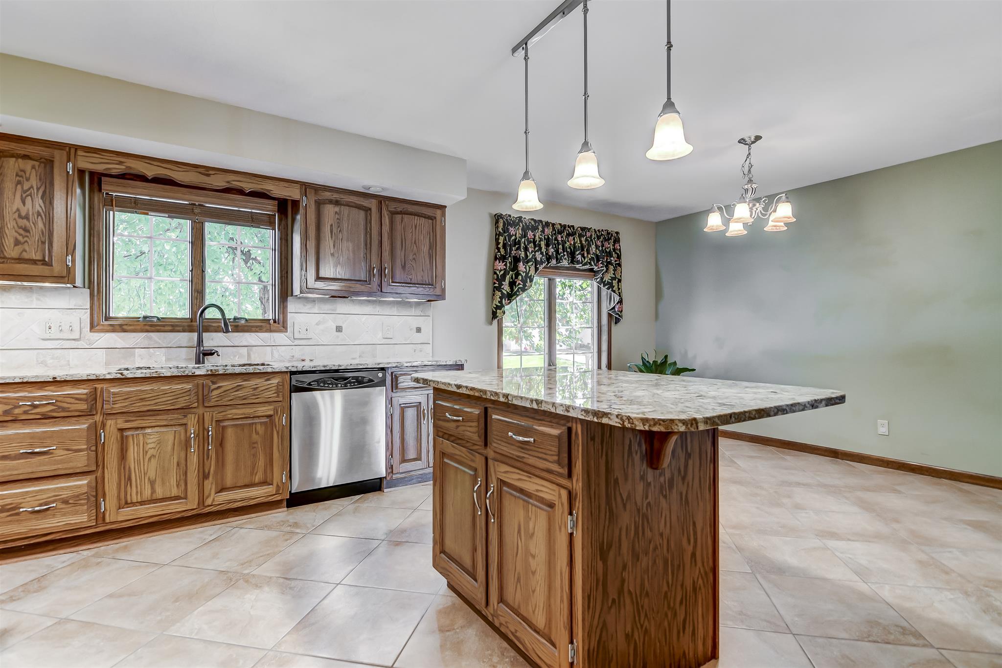 329 Golf Road Springfield, IL 62704 - Photo 10 of 45
