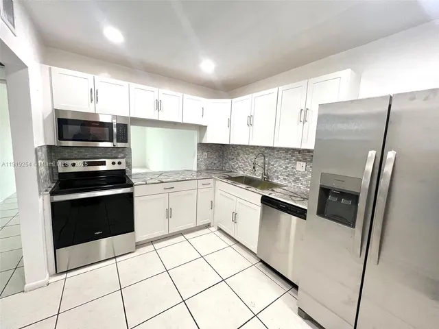 $1,600 | 18900 Northeast 3rd Court, Unit 531, Miami, FL 33179