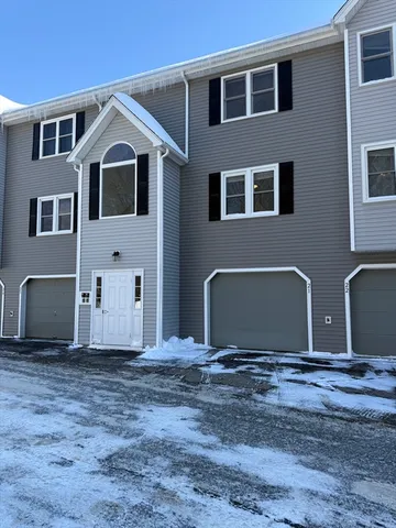 $2,600 | 124 Tennis Plaza Road, Unit 21, Dracut, MA 01826