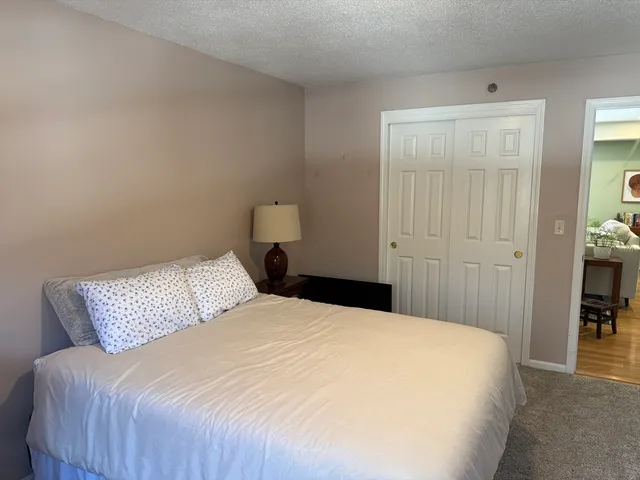 $2,600 | 124 Tennis Plaza Road, Unit 21, Dracut, MA 01826