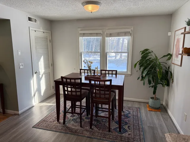 $2,600 | 124 Tennis Plaza Road, Unit 21, Dracut, MA 01826