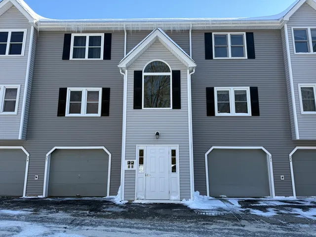 $2,600 | 124 Tennis Plaza Road, Unit 21, Dracut, MA 01826