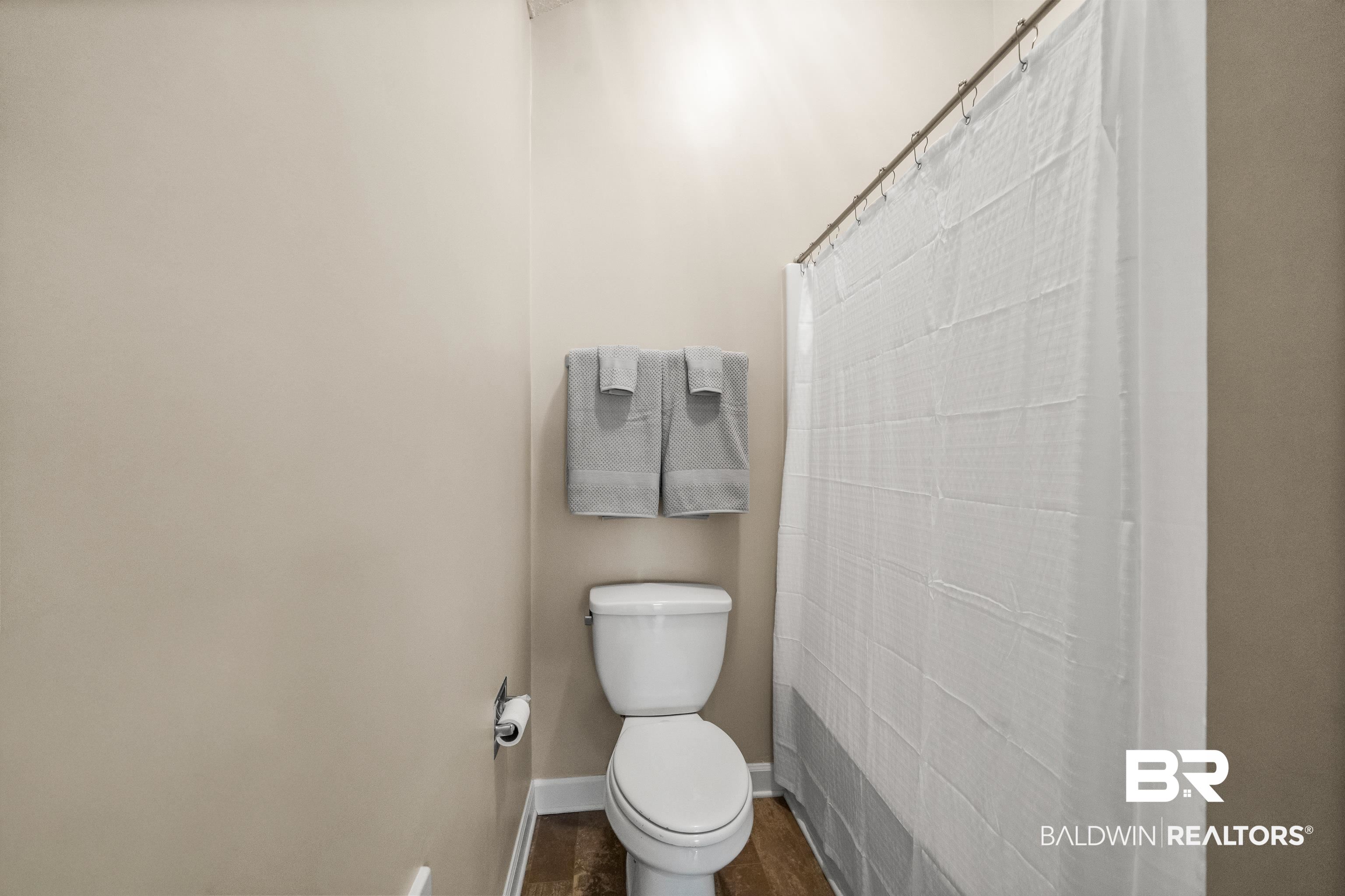 27 Cottage Drive Fairhope, AL 36532 - Photo 21 of 33 Bathroom featuring a shower with curtain and toilet