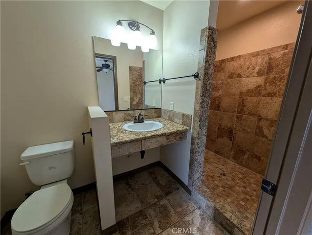 $1,900 | 27160 Vista Road, Unit 18, Helendale, CA 92342