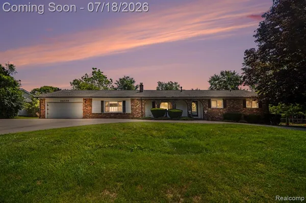 $435,000 | 24730 Creekside Drive, Farmington, MI 48336