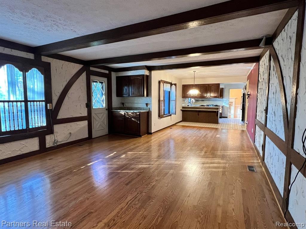5618 Mountain Road Brighton, MI 48116 - Photo 16 of 53 Gallery Image 16