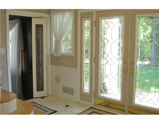 933 Cumberland Road Pittsburgh, PA 15237 - Photo 2 of 18 Entry/Foyer.