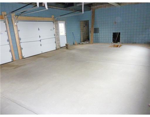 933 Cumberland Road Pittsburgh, PA 15237 - Photo 17 of 18 Parking Lot/Garage. EXTRA 2-CAR GARAGE. RECENTLY REFINISHED