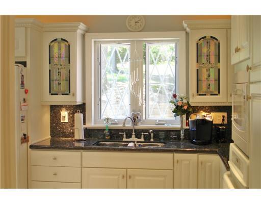 933 Cumberland Road Pittsburgh, PA 15237 - Photo 6 of 18 Kitchen. BEAUTIFUL KITCHEN WITH GRANITE COUNTERS AND BACK SPLASH