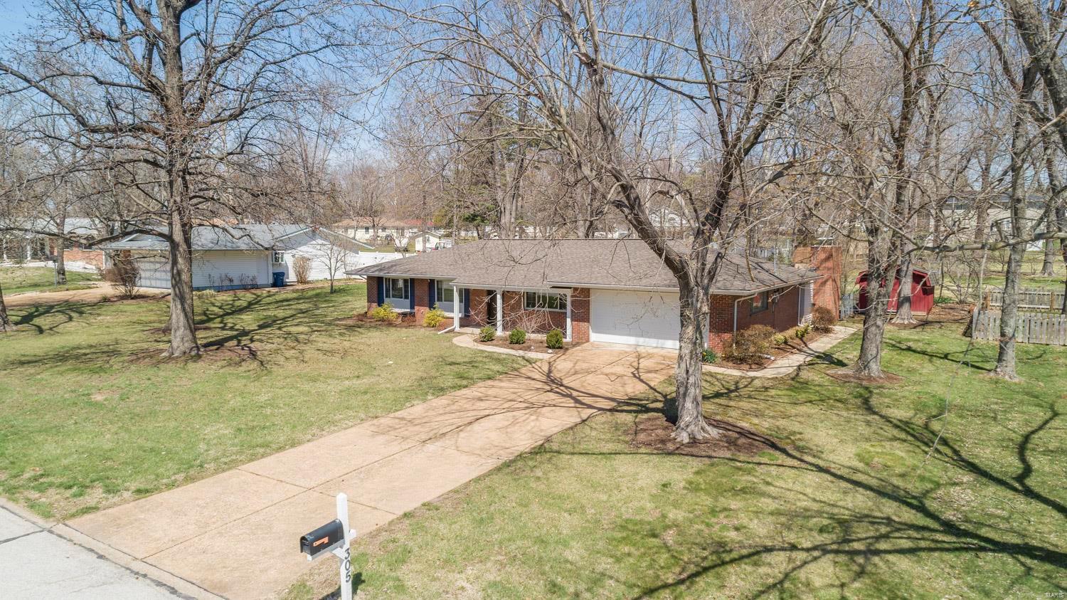 305 Ries Court Ballwin, MO 63021 - Photo 2 of 41