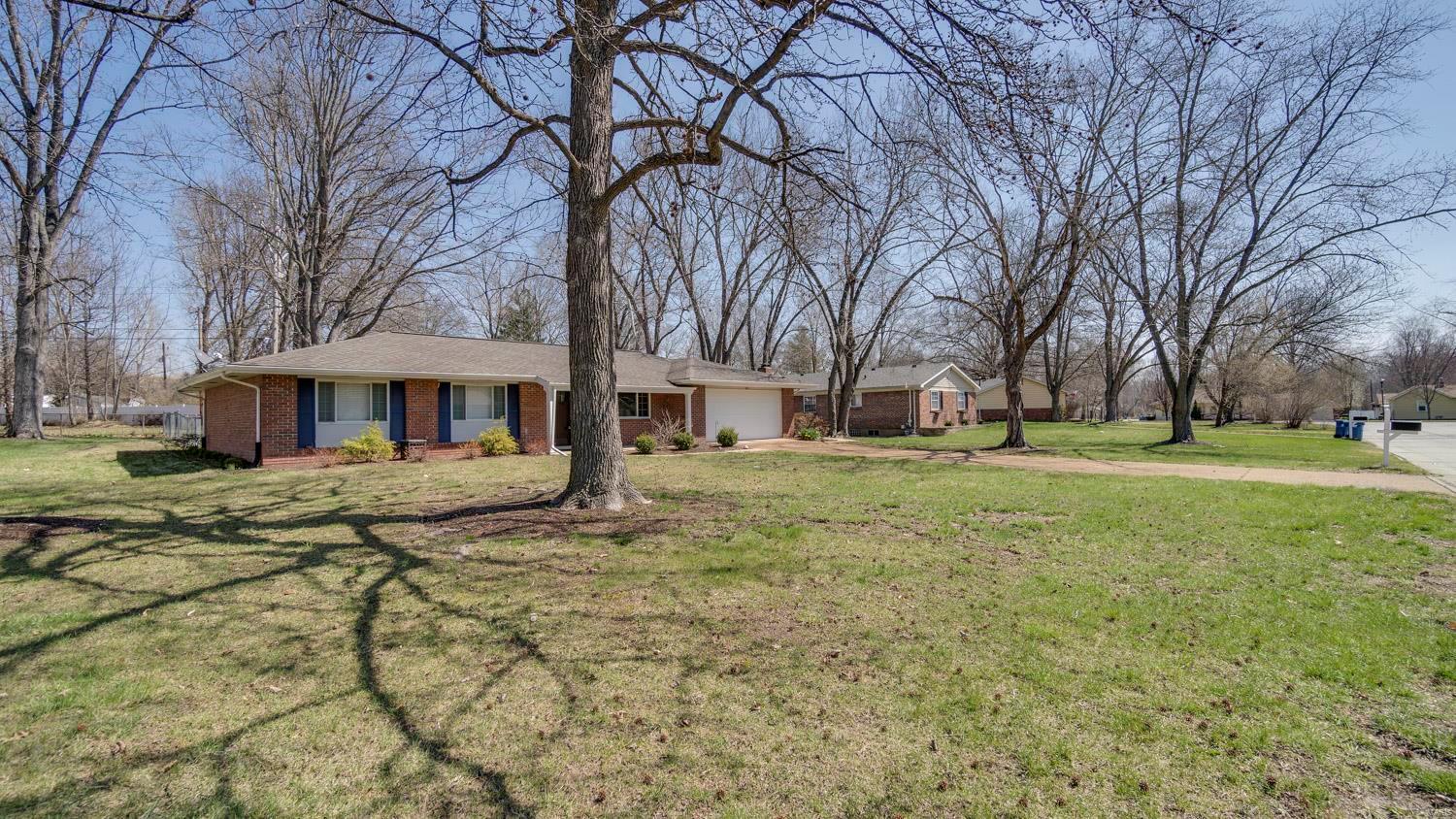 305 Ries Court Ballwin, MO 63021 - Photo 8 of 41