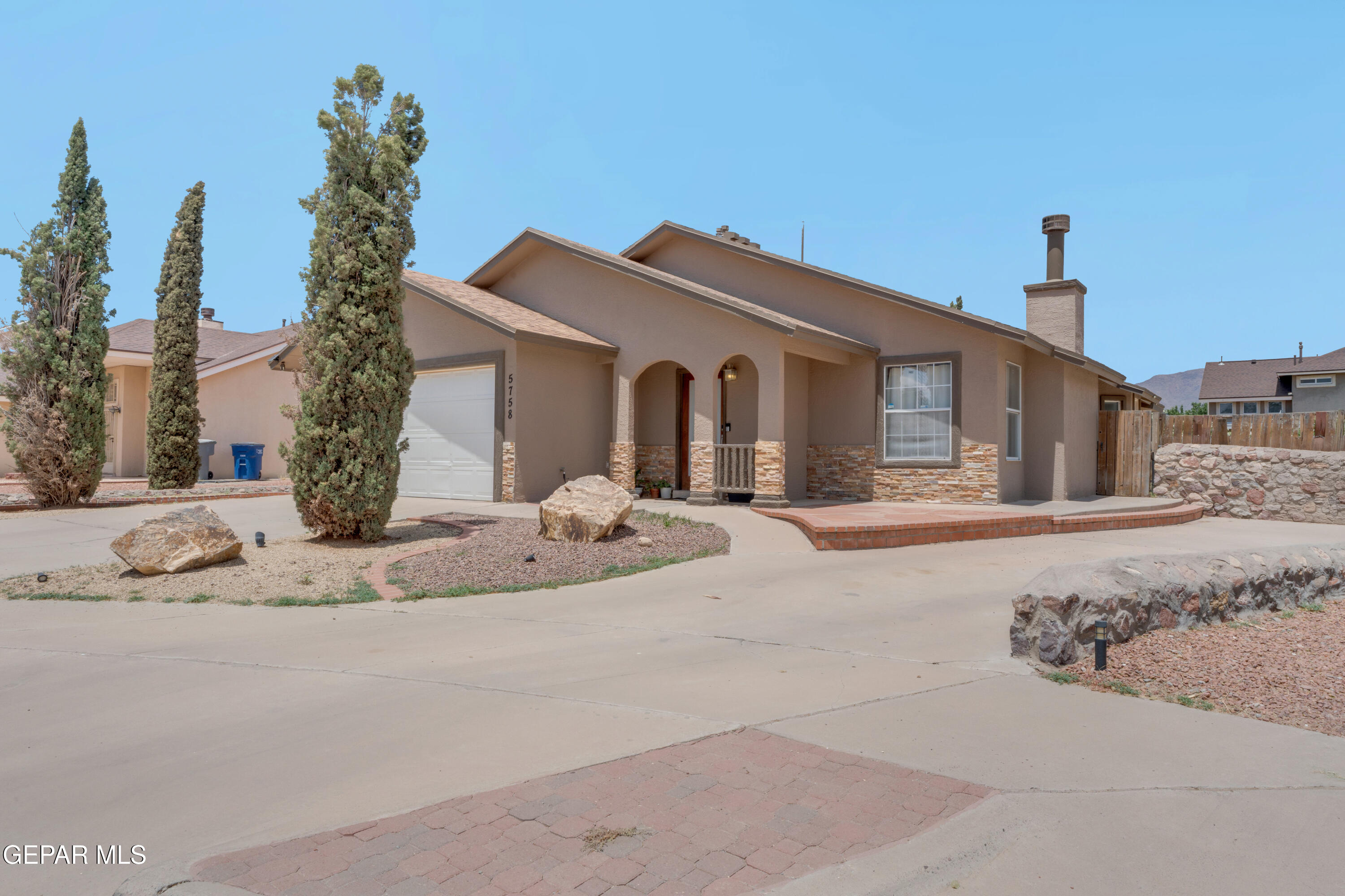 5758 Castle Way El Paso, TX 79932 - Photo 3 of 43 1 (3)