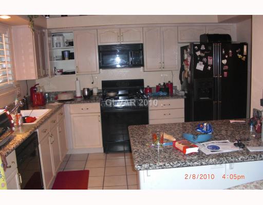 208 Highgate Street Henderson, NV 89074 - Photo 2 of 8 Kitchen.