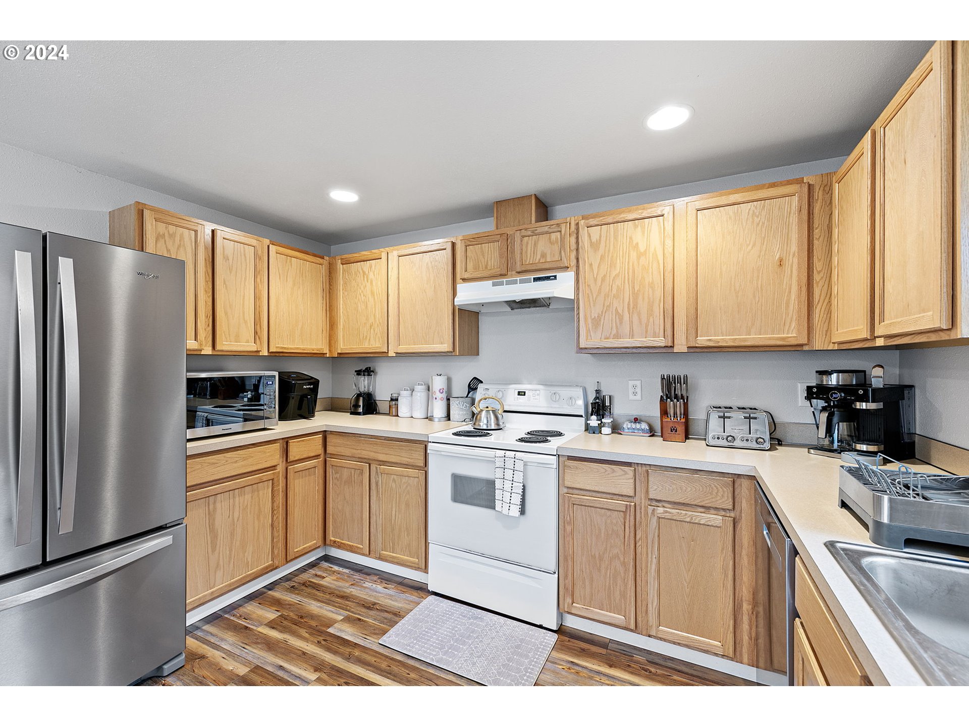183 35th Street Springfield, OR 97478 - Photo 15 of 36 a kitchen with a white cabinets and white appliances