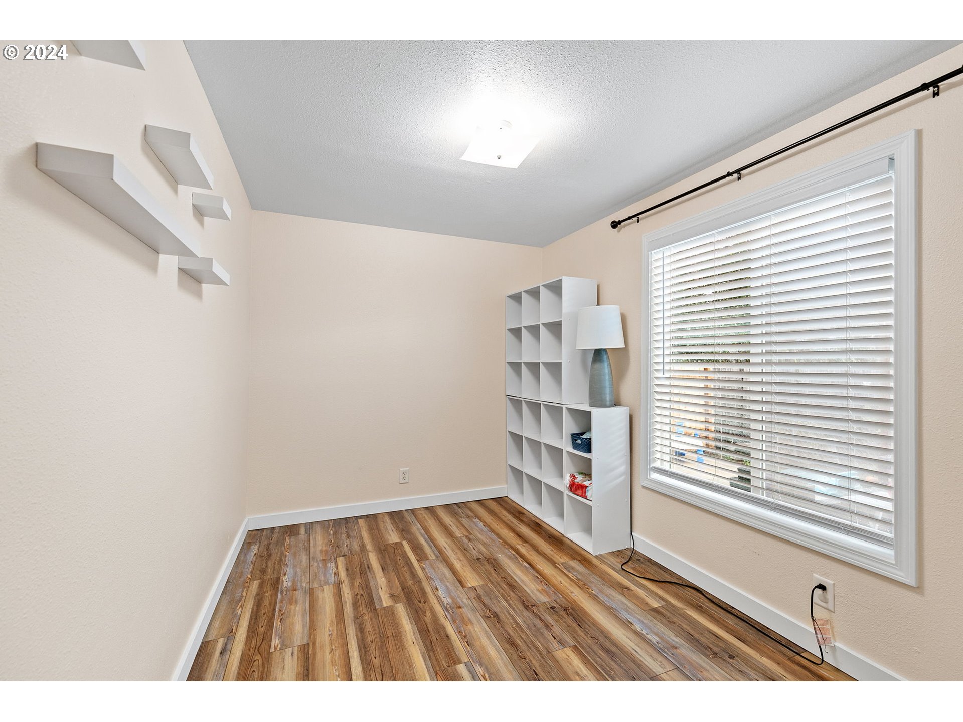 183 35th Street Springfield, OR 97478 - Photo 22 of 36 a view of a hallway with wooden floor and a window