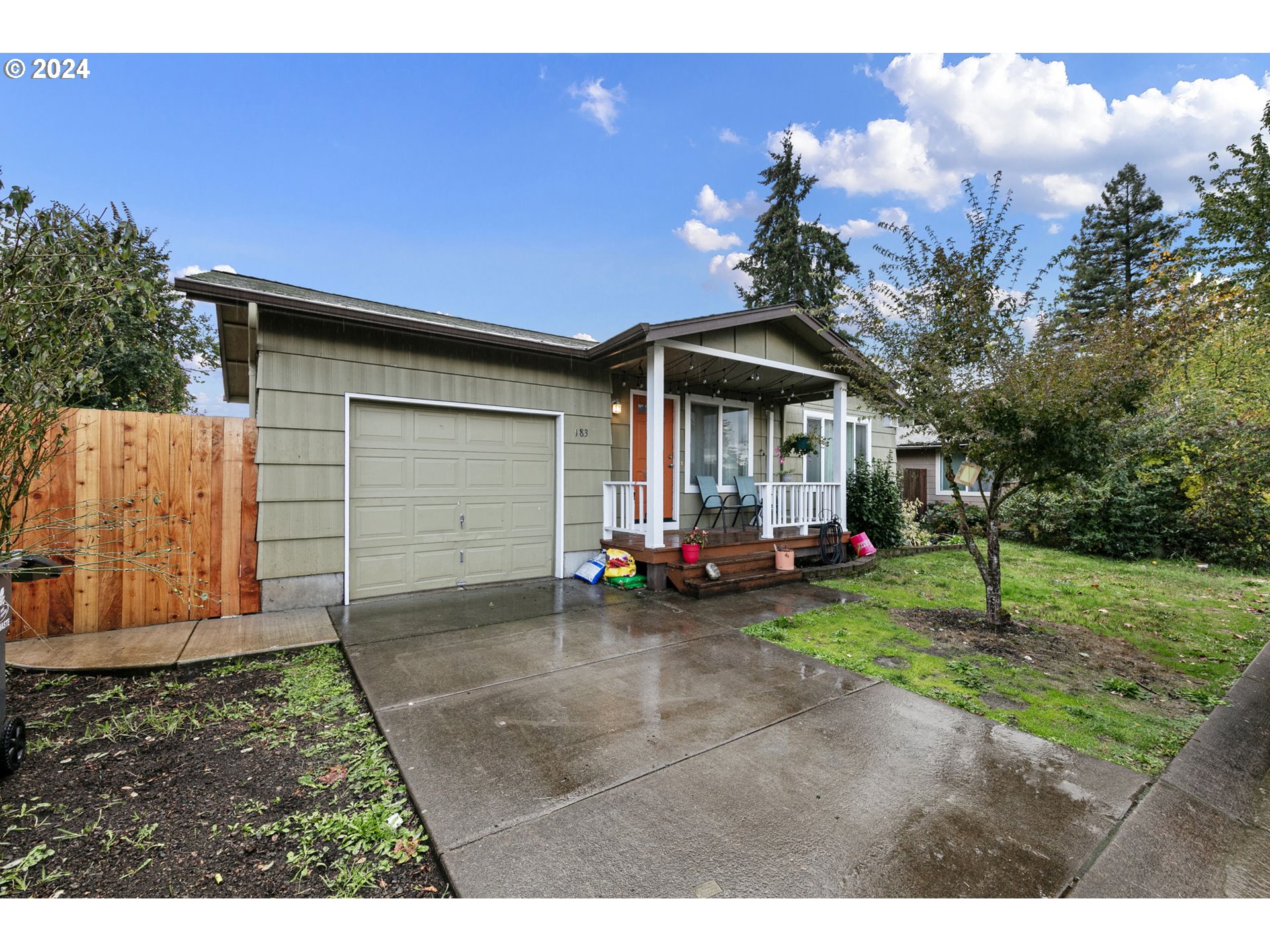 183 35th Street Springfield, OR 97478 - Photo 3 of 36 a view of a house with backyard and garden