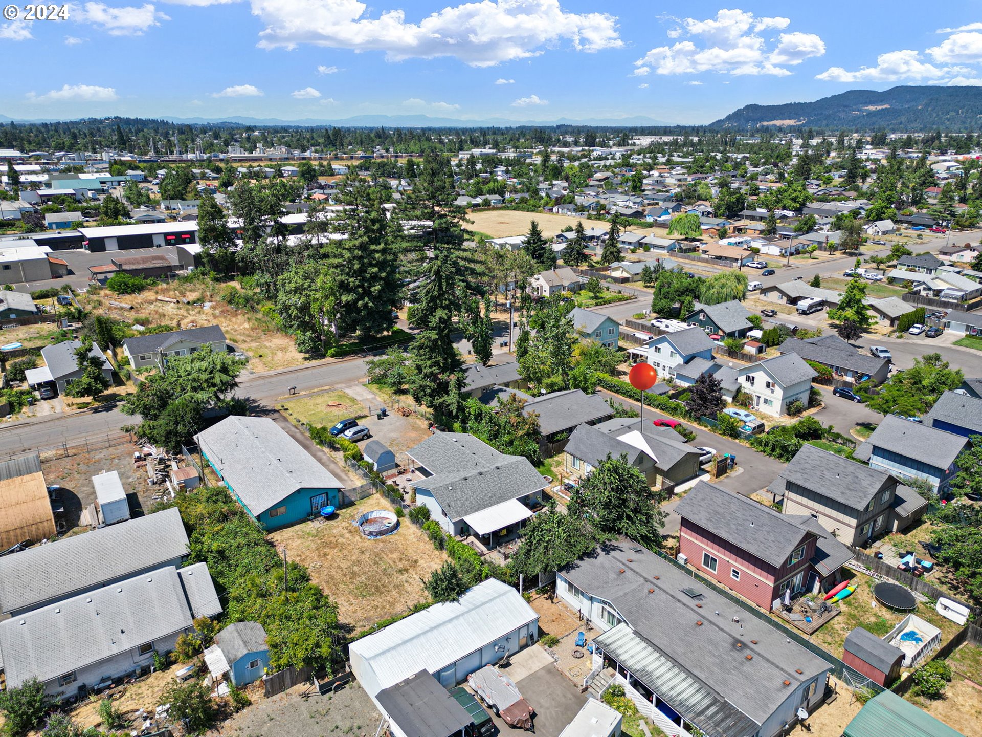 183 35th Street Springfield, OR 97478 - Photo 33 of 36 an aerial view of residential houses with outdoor space