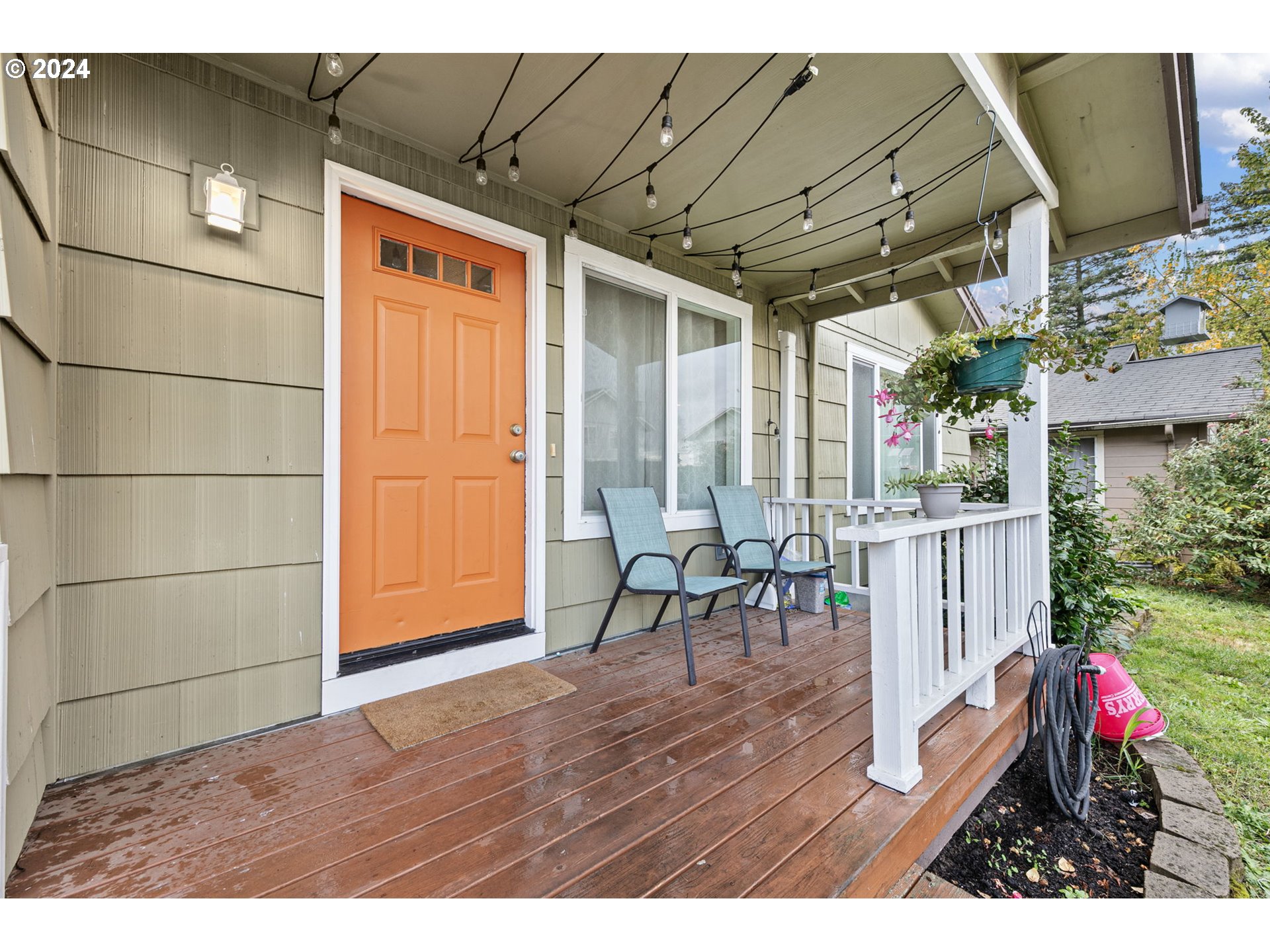 183 35th Street Springfield, OR 97478 - Photo 5 of 36 a view of outdoor space with porch