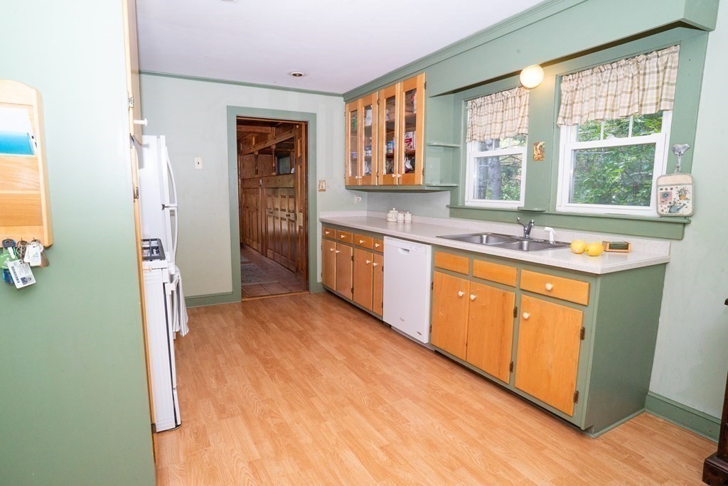 104 Marion Road Rochester, MA 02770 - Photo 7 of 31
