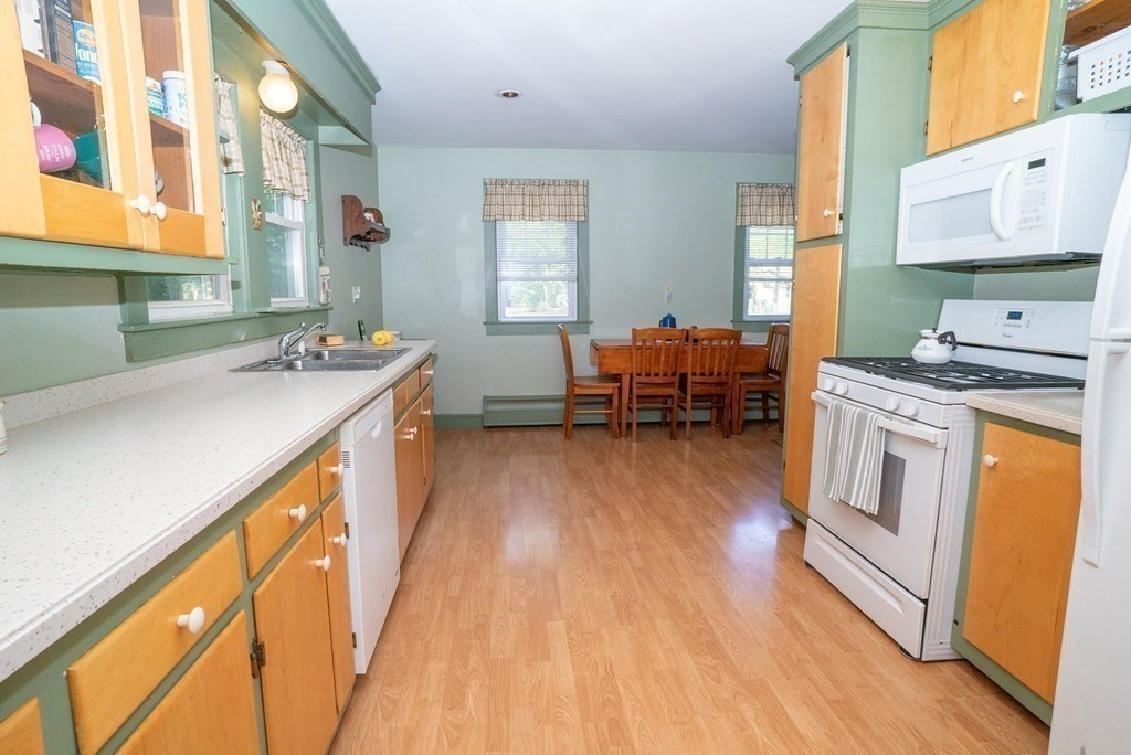 104 Marion Road Rochester, MA 02770 - Photo 9 of 31