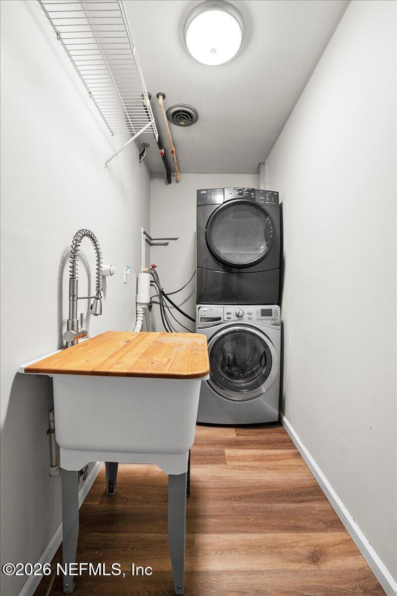 5376 Sanders Road Jacksonville, FL 32277 - Photo 17 of 44 a room with a washing machine and a rug