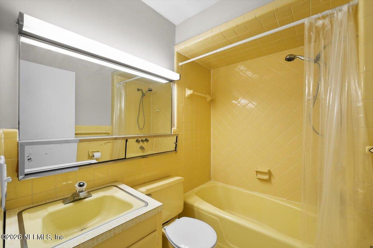 5376 Sanders Road Jacksonville, FL 32277 - Photo 24 of 44 a bathroom with a tub sink and mirror