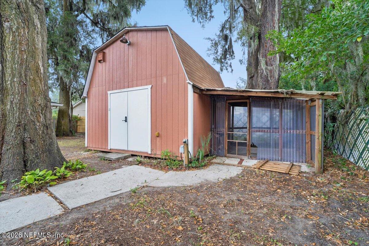 5376 Sanders Road Jacksonville, FL 32277 - Photo 33 of 44 a backyard of a house
