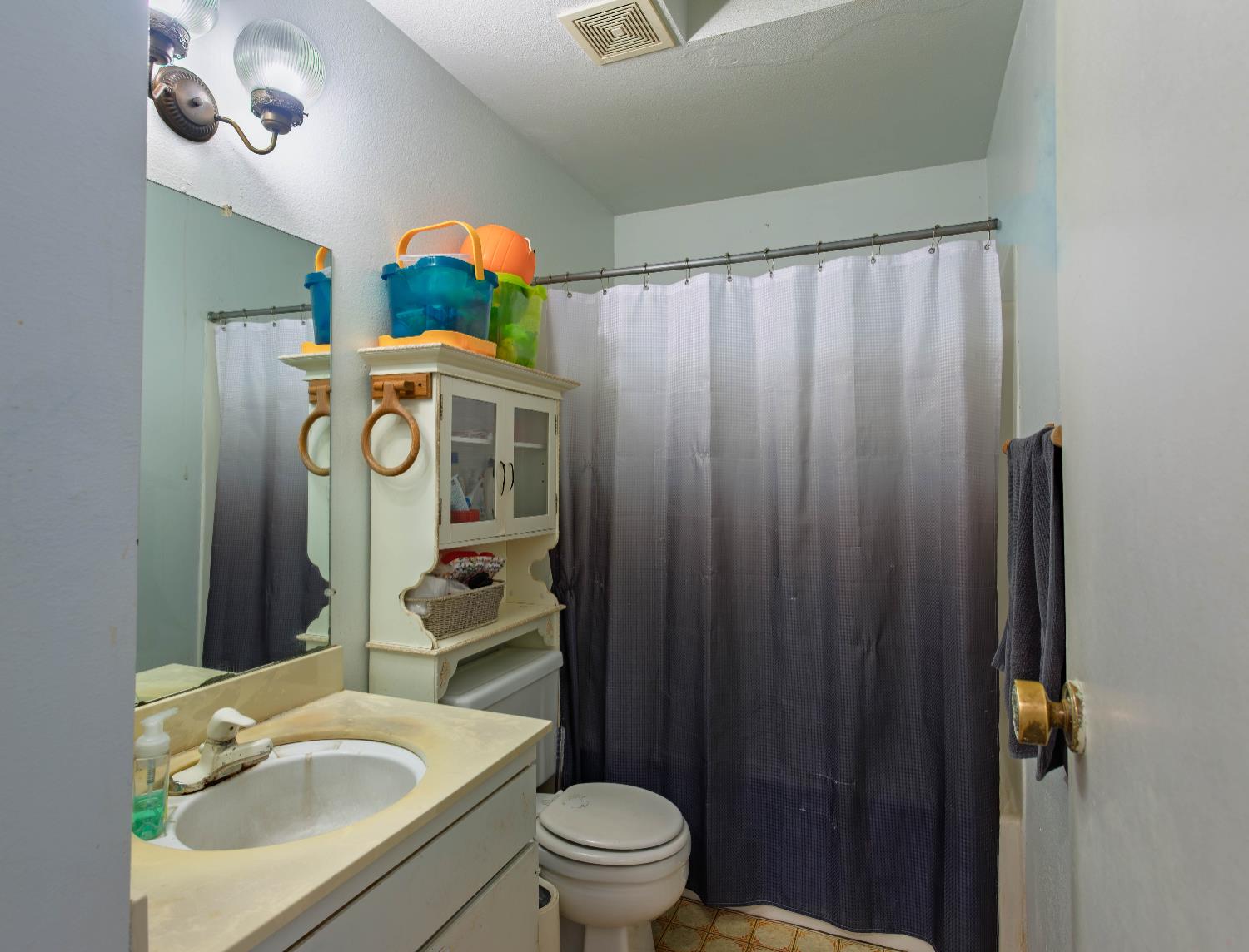 2322 Foust Street Marysville, CA 95901 - Photo 16 of 26 a bathroom with a sink a mirror toilet and bathtub