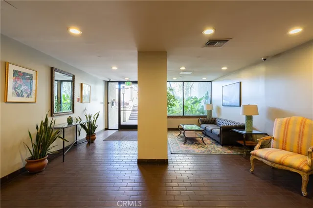 $549,000 | 1900 Vine Street, Unit 214, Los Angeles, CA 90068
