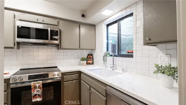 $549,000 | 1900 Vine Street, Unit 214, Los Angeles, CA 90068