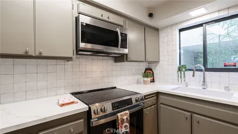 $549,000 | 1900 Vine Street, Unit 214, Los Angeles, CA 90068