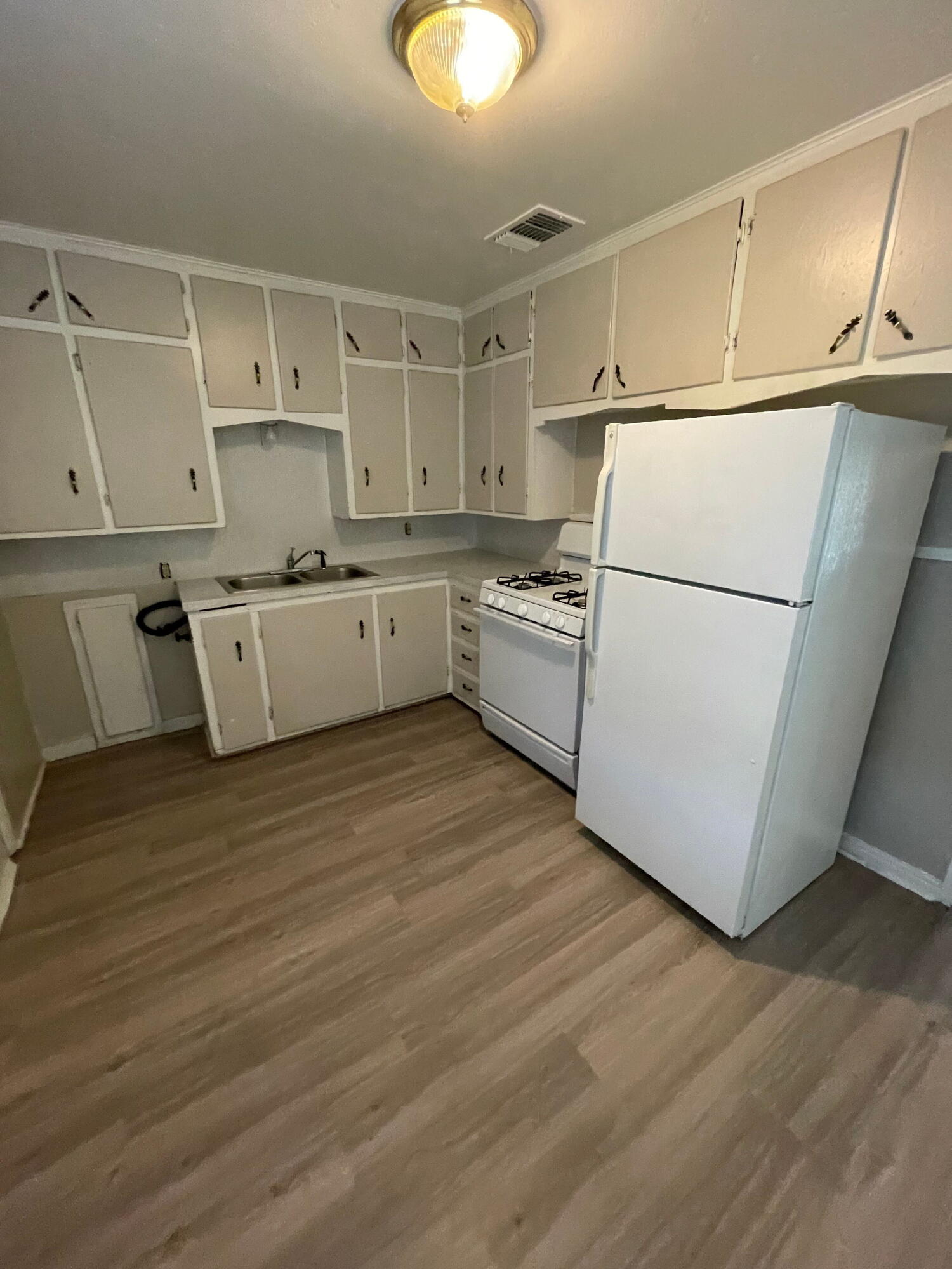 4606 32nd Street Lubbock, TX 79410 - Photo 6 of 7 03A5F5C6-4545-43B4-B492-44FEB687E6F4