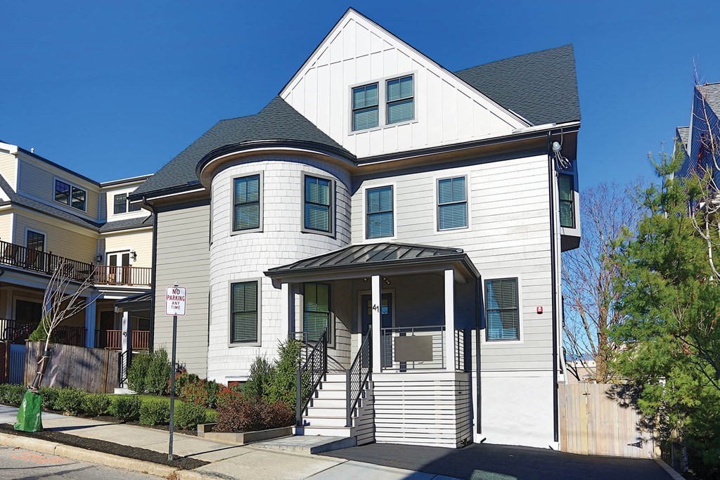 43 Summit Avenue, Unit 43 Brookline, MA 02446 - Photo 1 of 29