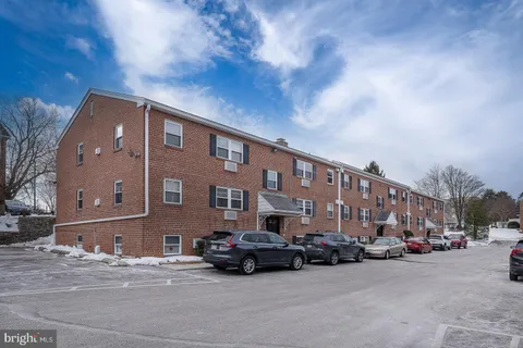 $195,000 | 1 Radnor Drive, Unit F4, Newtown Square, PA 19073