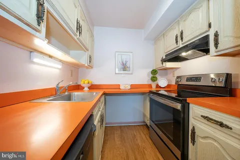 $195,000 | 1 Radnor Drive, Unit F4, Newtown Square, PA 19073