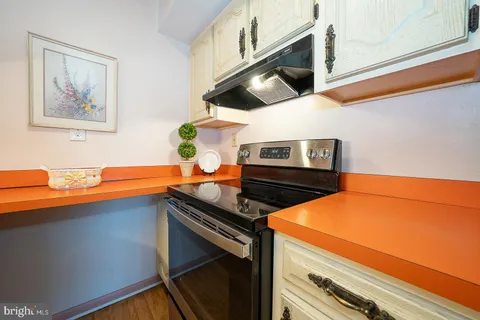 $195,000 | 1 Radnor Drive, Unit F4, Newtown Square, PA 19073