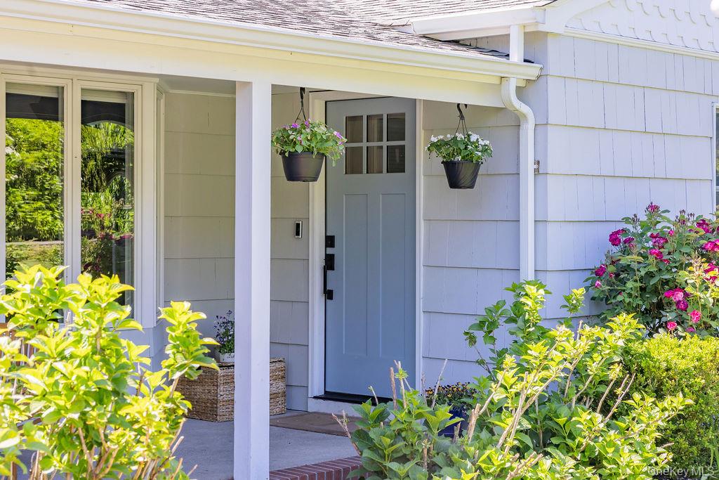 22 Braemer Road Setauket, NY 11733 - Photo 3 of 45