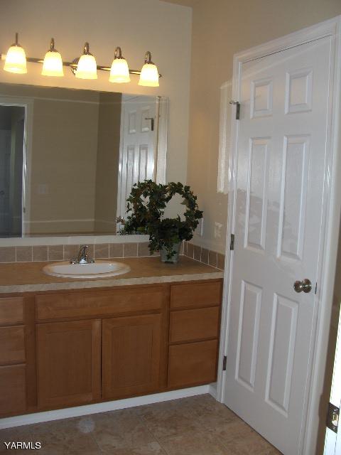 1040 Lombard Loop Road Wapato, WA 98951 - Photo 12 of 25 a bathroom with a sink and a mirror