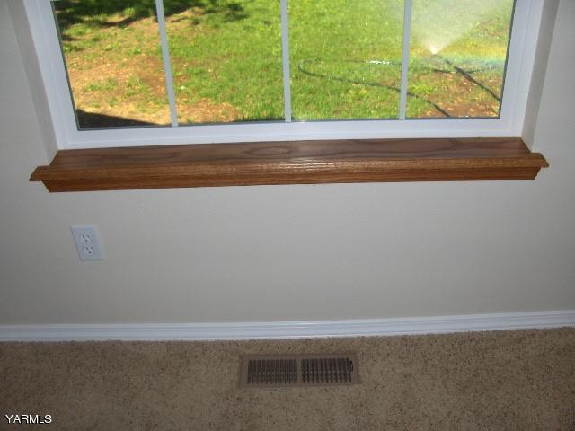 1040 Lombard Loop Road Wapato, WA 98951 - Photo 15 of 25 a view of a window
