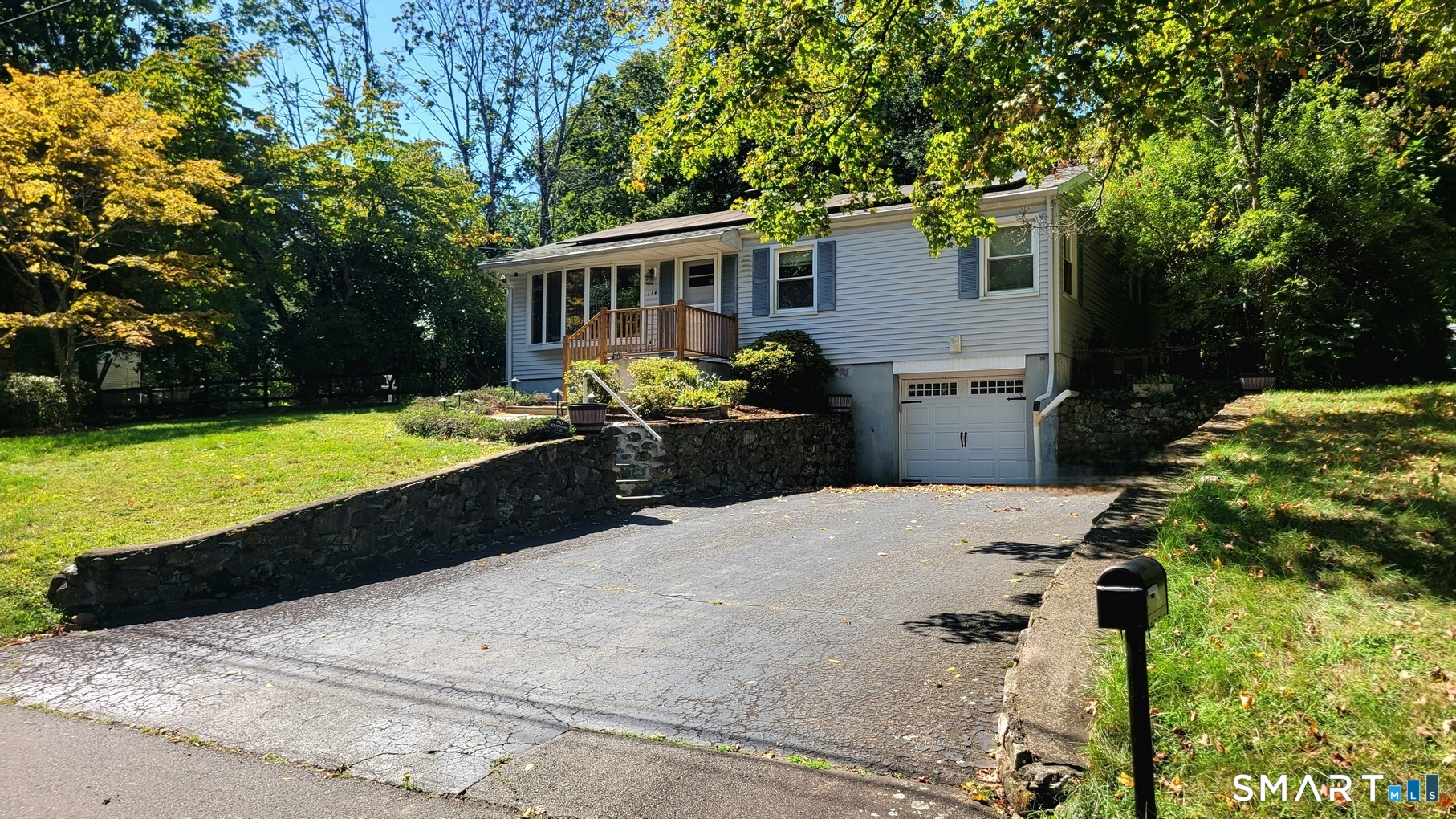 114 Murlyn Road Hamden, CT 06518 - Photo 3 of 9 Gallery Image 3