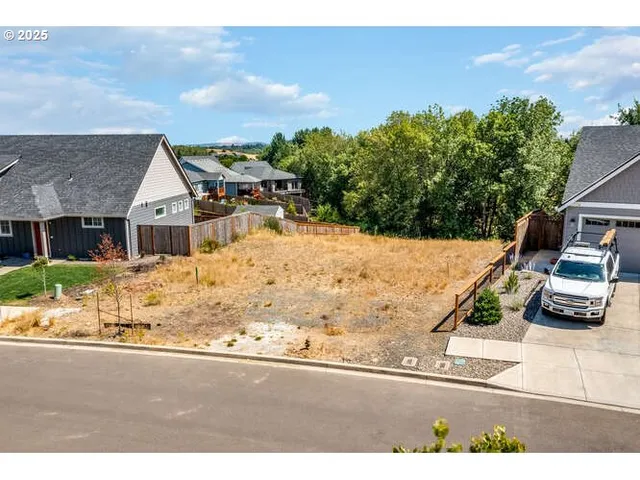 a view of a backyard of the house
