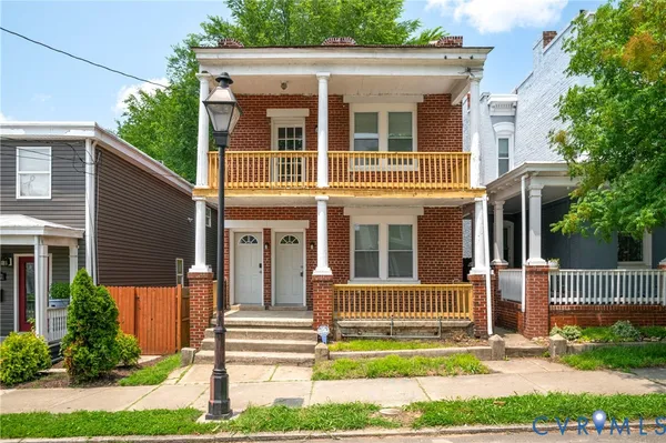a view of a house with a small yard and plants