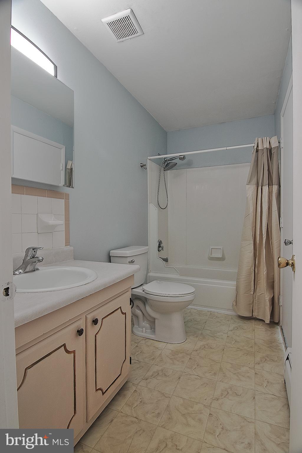 2706 Walnut Ridge Drive Pottstown, PA 19464 - Photo 17 of 23 Full Bath