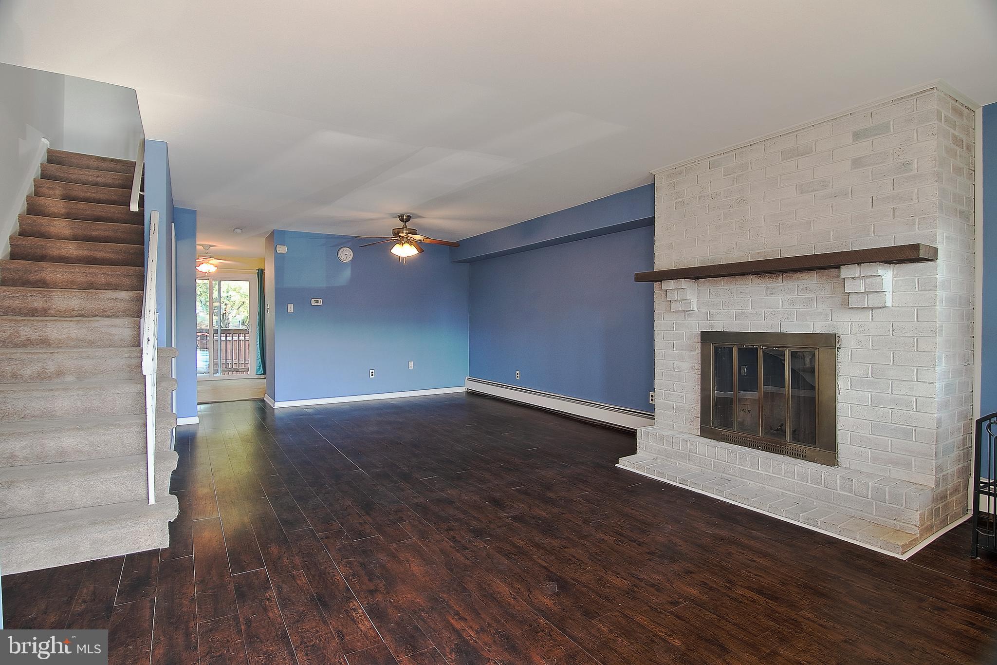 2706 Walnut Ridge Drive Pottstown, PA 19464 - Photo 3 of 23 Living Room