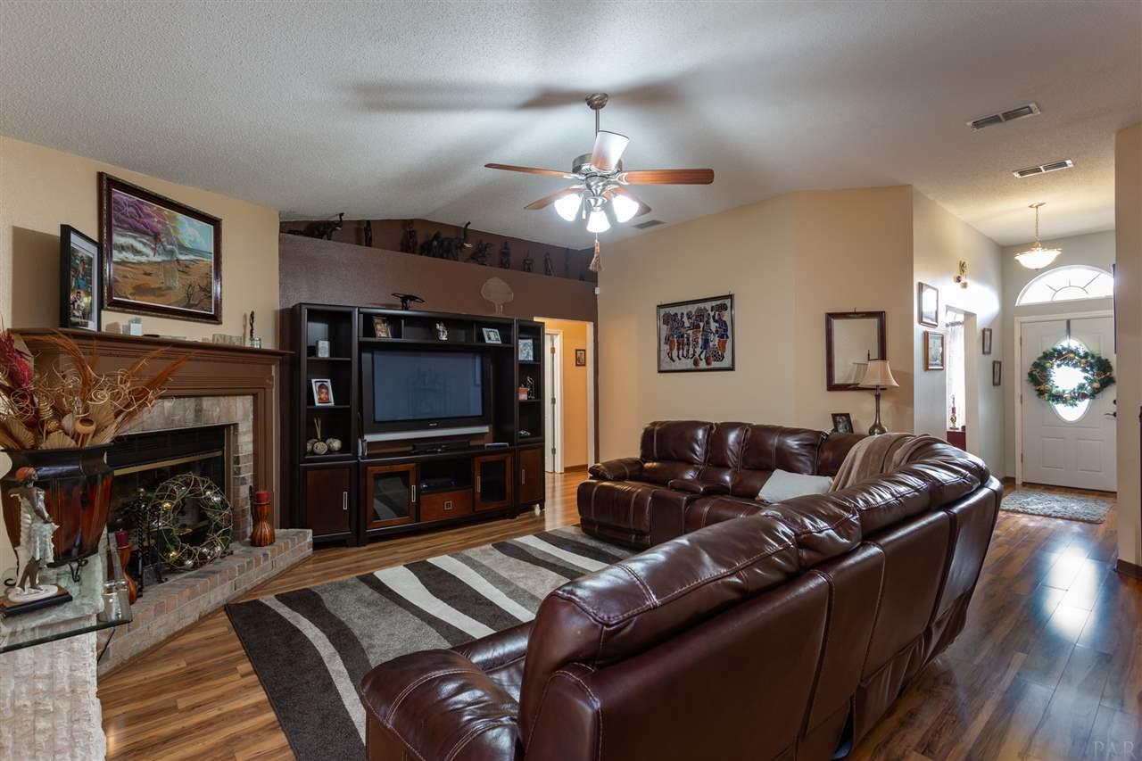 3202 Moss Point Lane Cantonment, FL 32533 - Photo 8 of 35