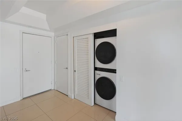 $3,300 | 322 Karen Avenue, Unit 1008, Las Vegas, NV 89109