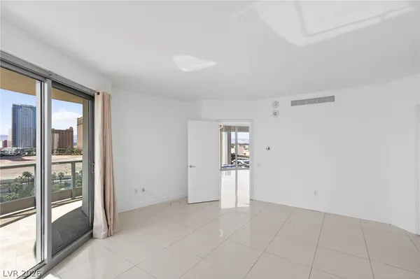 $3,300 | 322 Karen Avenue, Unit 1008, Las Vegas, NV 89109