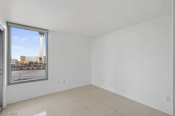 $3,300 | 322 Karen Avenue, Unit 1008, Las Vegas, NV 89109